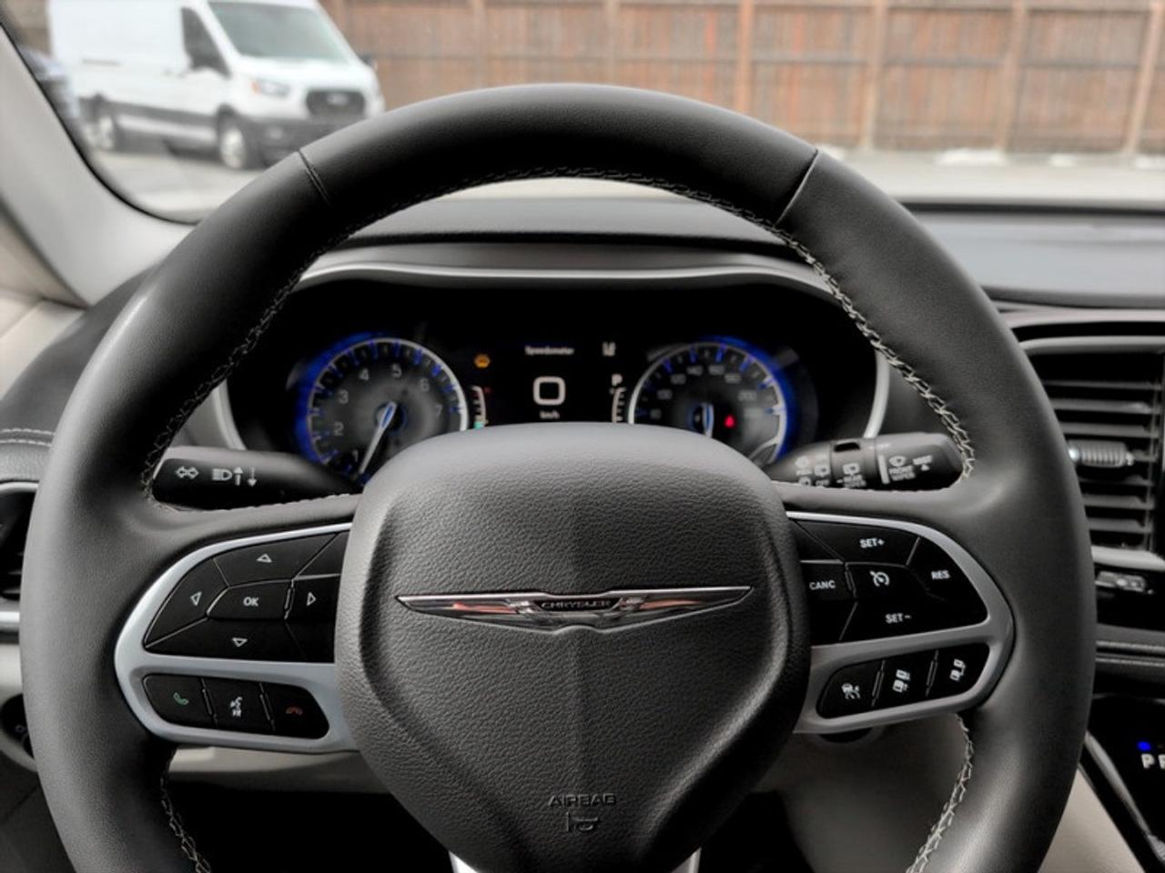 2023 Chrysler Pacifica Touring L  *AWD - CLEAN CARFAX* Photo