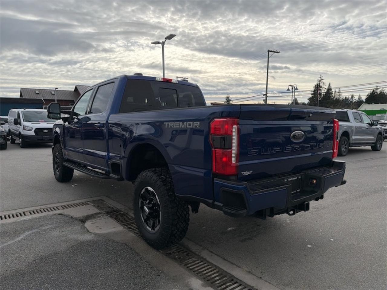 2026 Ford F-350 Super Duty XLT Photo2