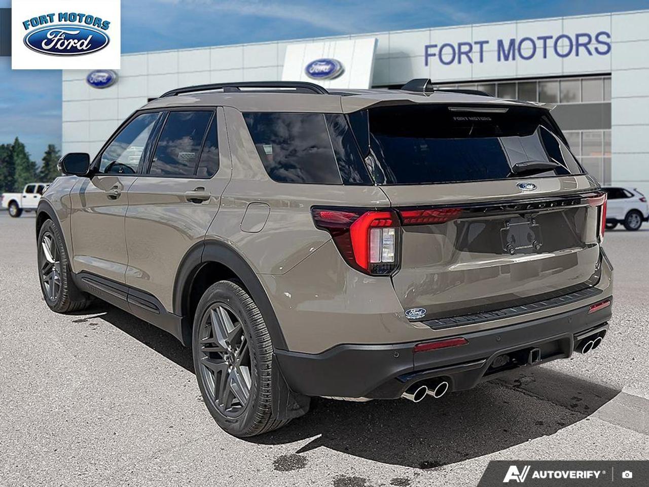 2026 Ford Explorer ST Photo3