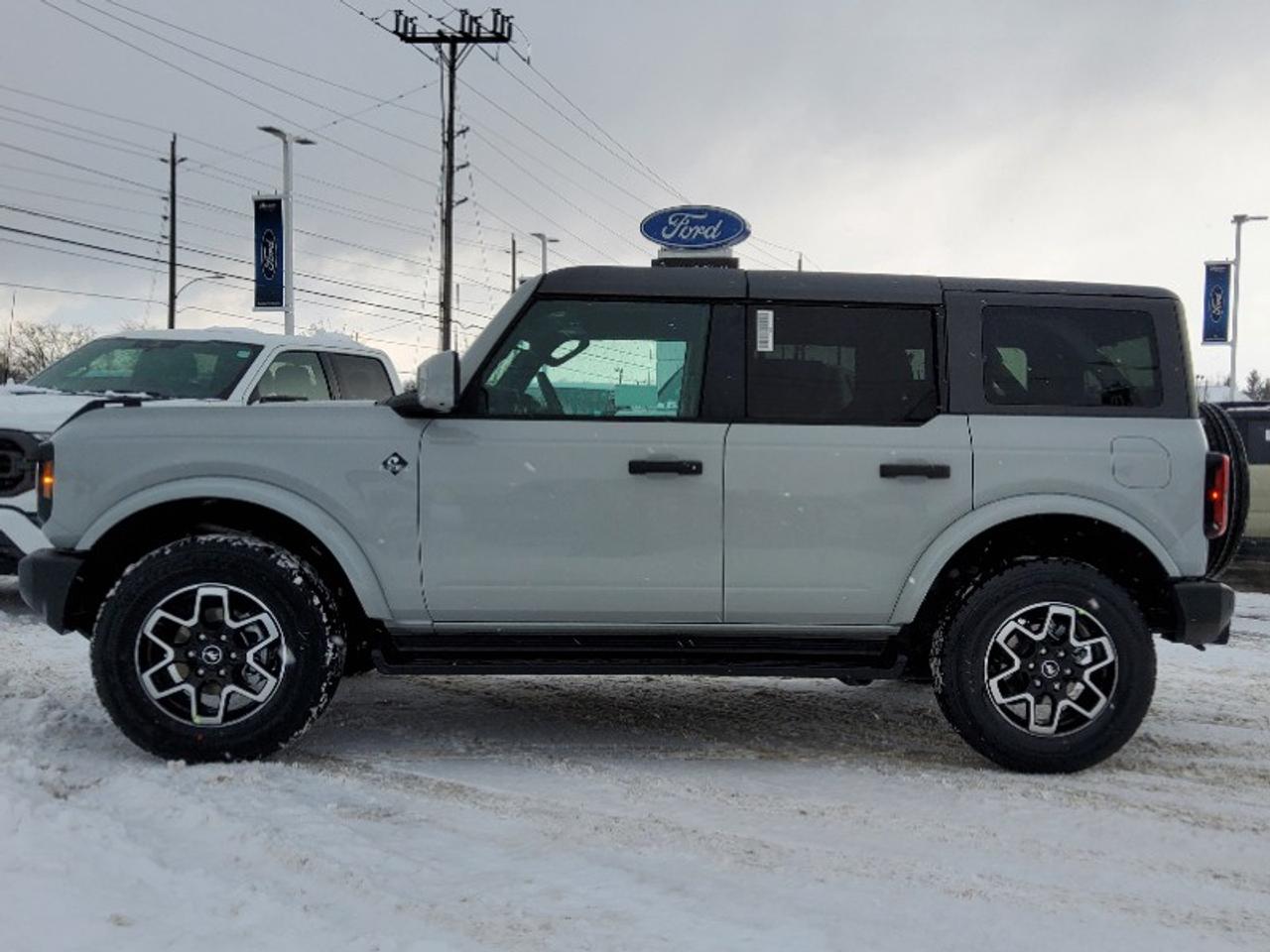 2026 Ford Bronco Outer Banks Photo2