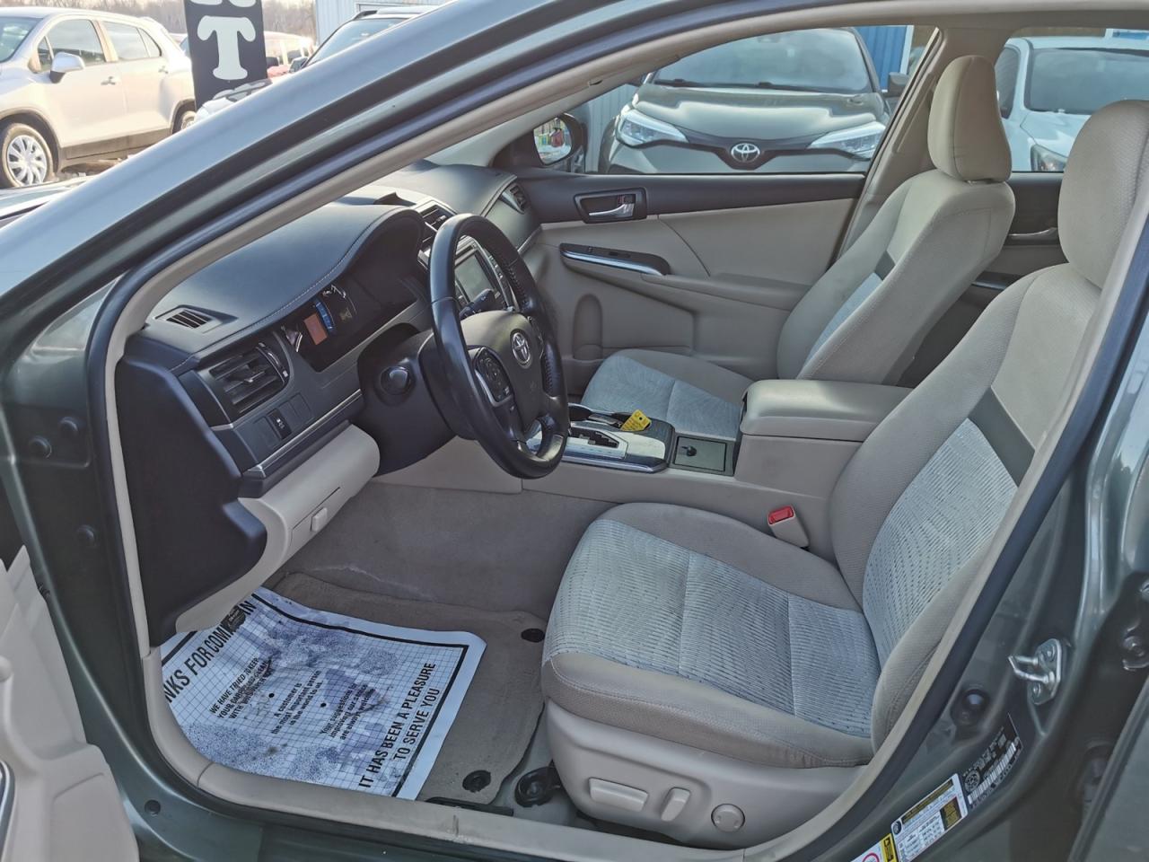 2014 Toyota Camry HYBRID XLE Photo