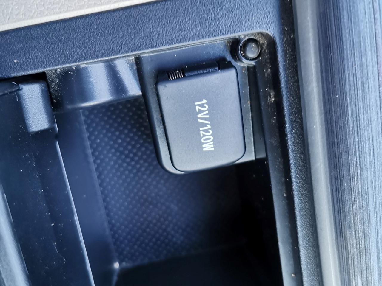 2014 Toyota Camry HYBRID XLE Photo