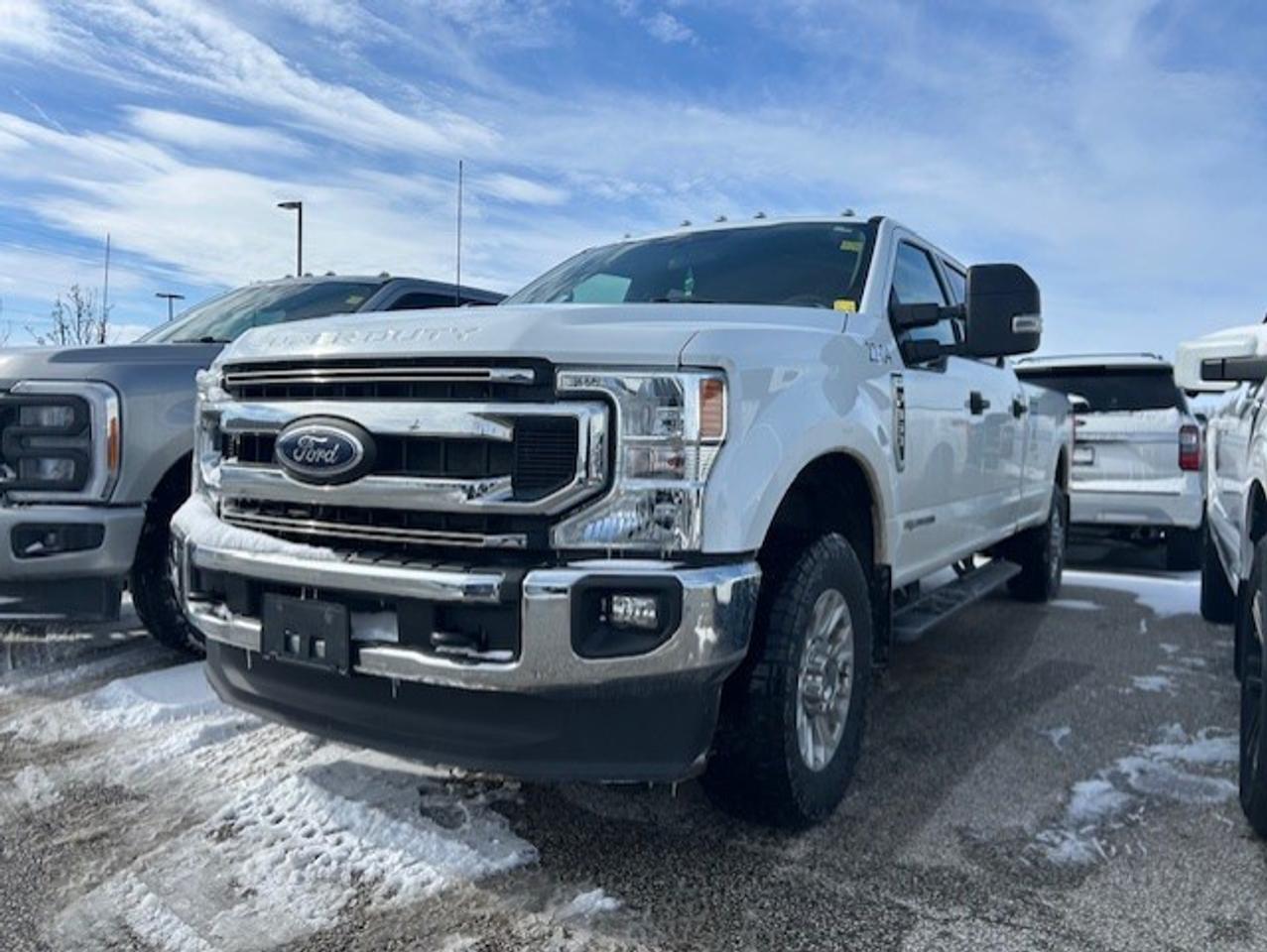 2022 Ford F-350 Super Duty SRW XLT 4WD Crew Cab 179" WB 60" CA Photo
