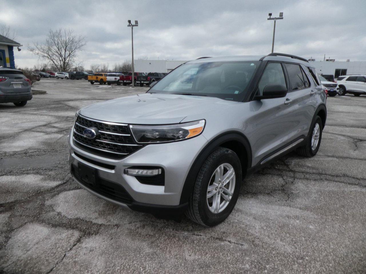 2022 Ford Explorer XLT Photo0