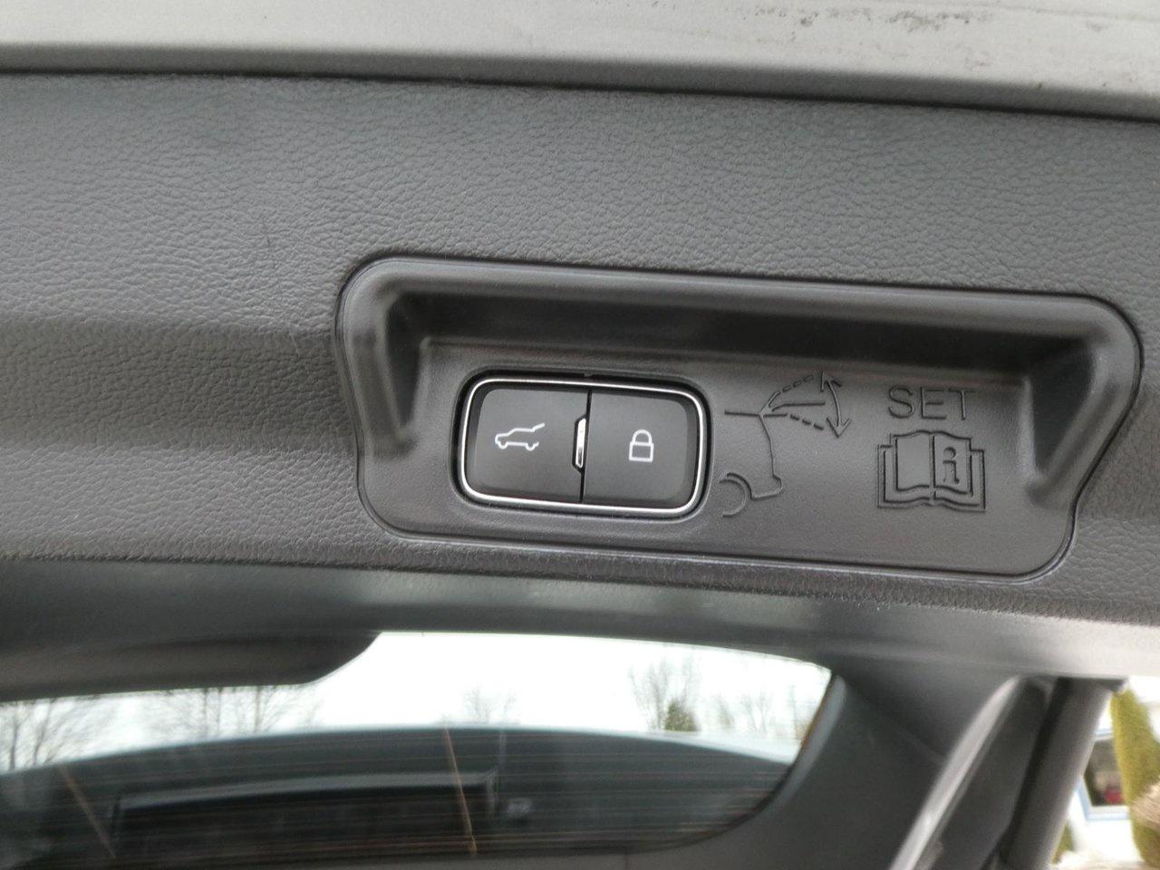 2022 Ford Explorer XLT Photo