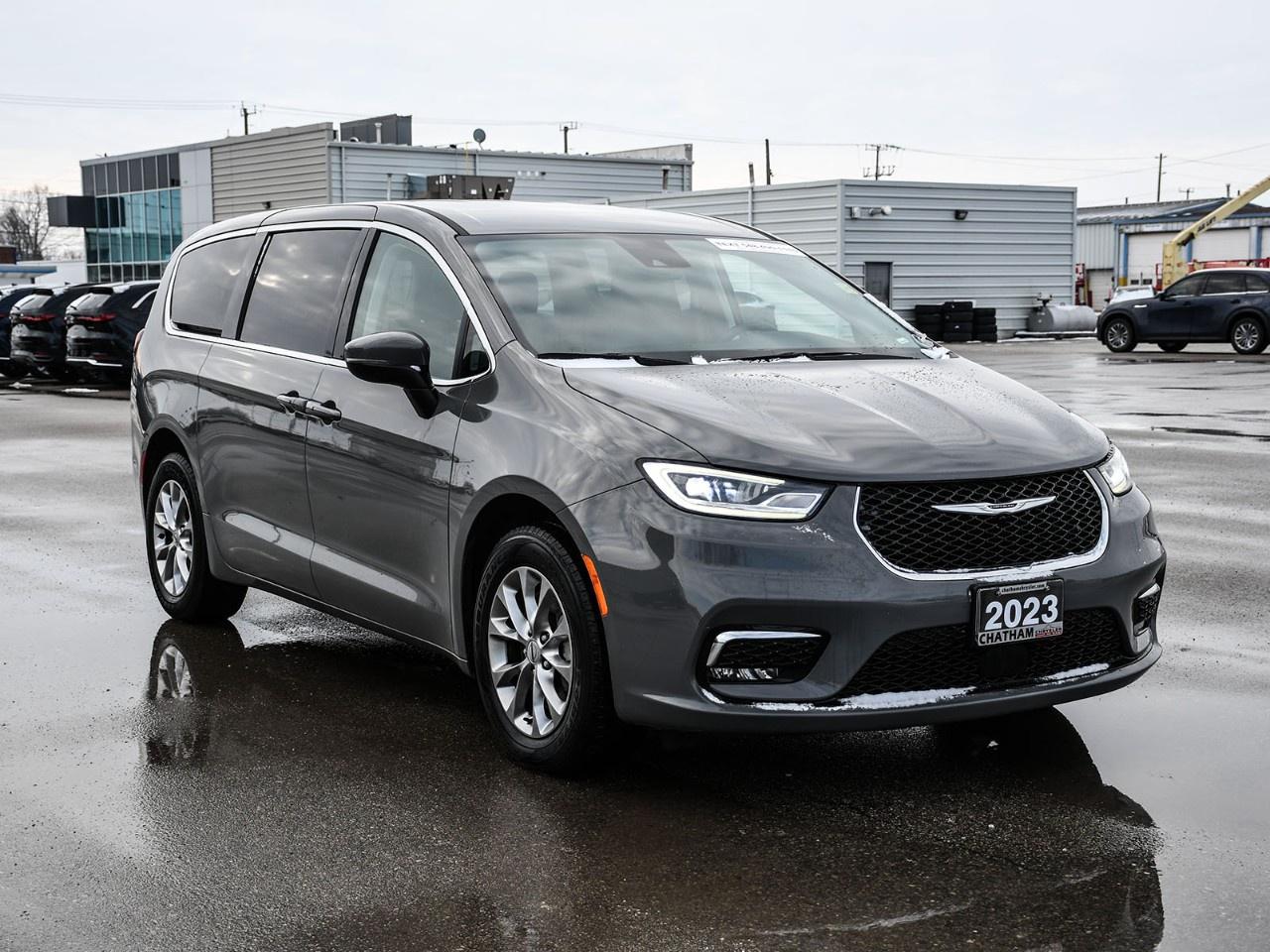 2023 Chrysler Pacifica TOURING L AWD Photo