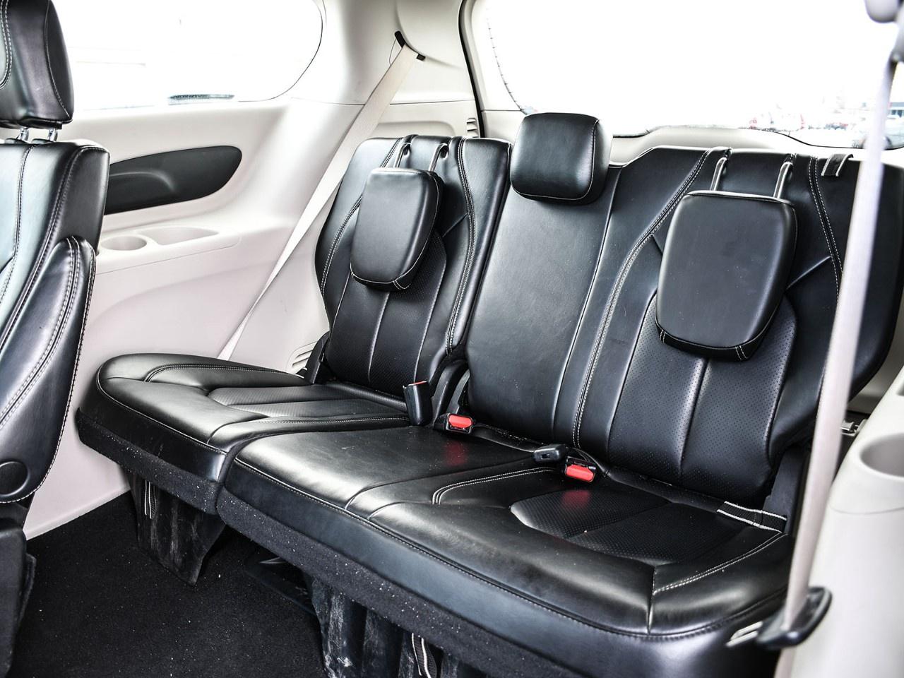 2023 Chrysler Pacifica TOURING L AWD Photo