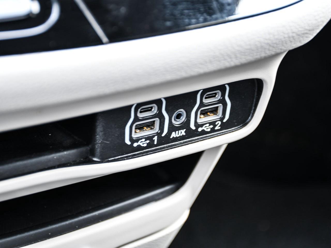 2023 Chrysler Pacifica TOURING L AWD Photo