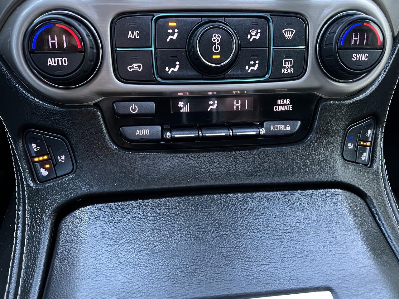 2017 GMC Yukon Denali Photo