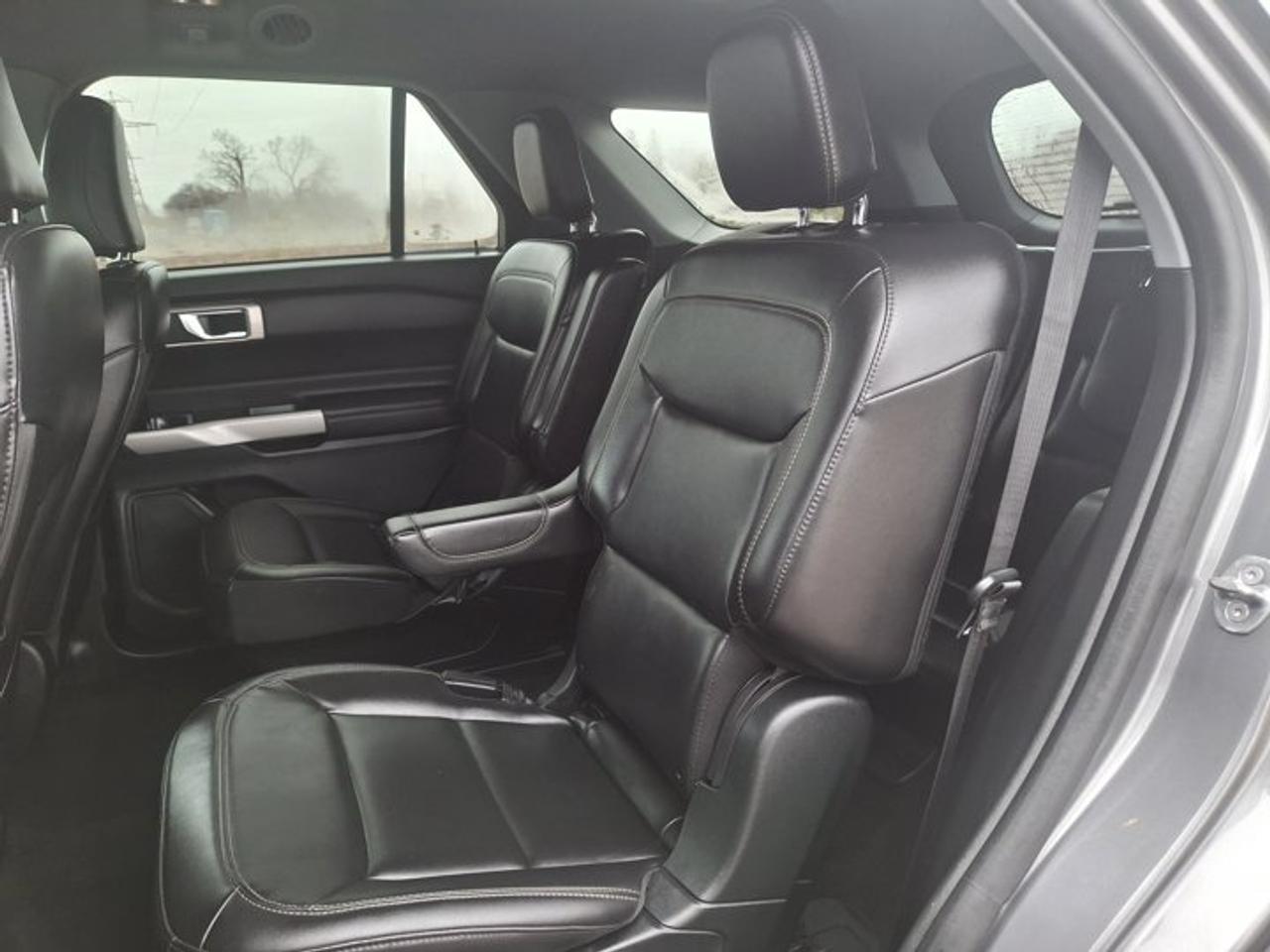 2024 Ford Explorer XLT | Leather | Heated Seats | CarPlay + Android | Rear Camera | and More ! Photo