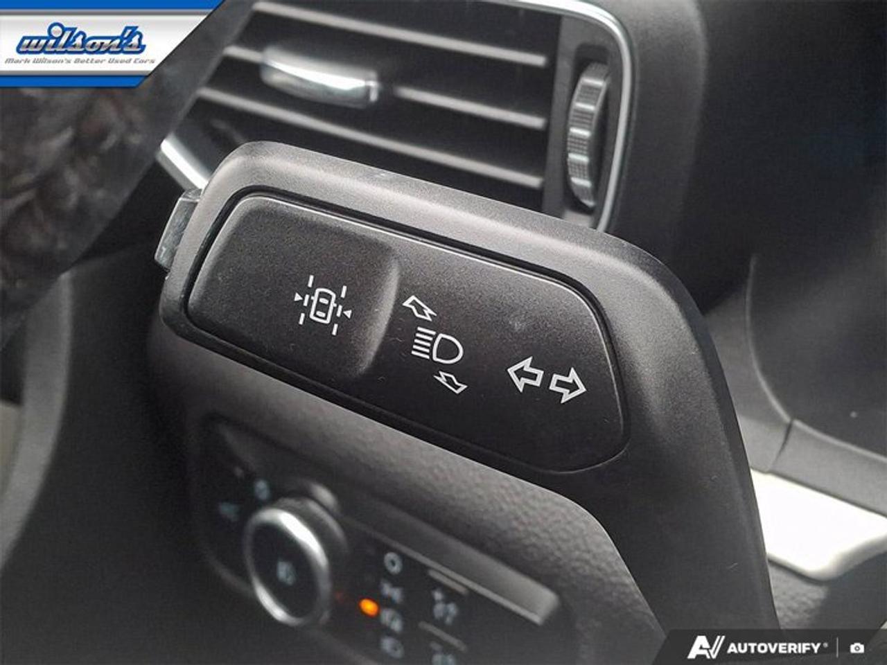 2024 Ford Explorer XLT | Leather | Heated Seats | CarPlay + Android | Rear Camera | and More ! Photo
