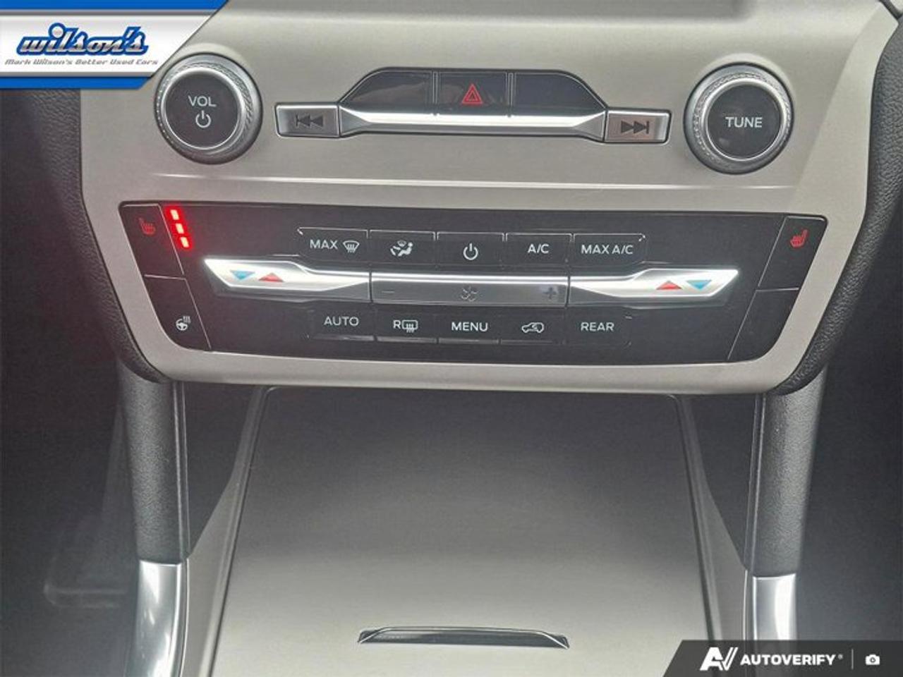 2024 Ford Explorer XLT | Leather | Heated Seats | CarPlay + Android | Rear Camera | and More ! Photo