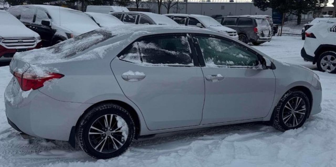 2018 Toyota Corolla LE | Sunroof | Heated Seats | Alloy Wheels | Rear Camera | Bluetooth | and More ! Photo