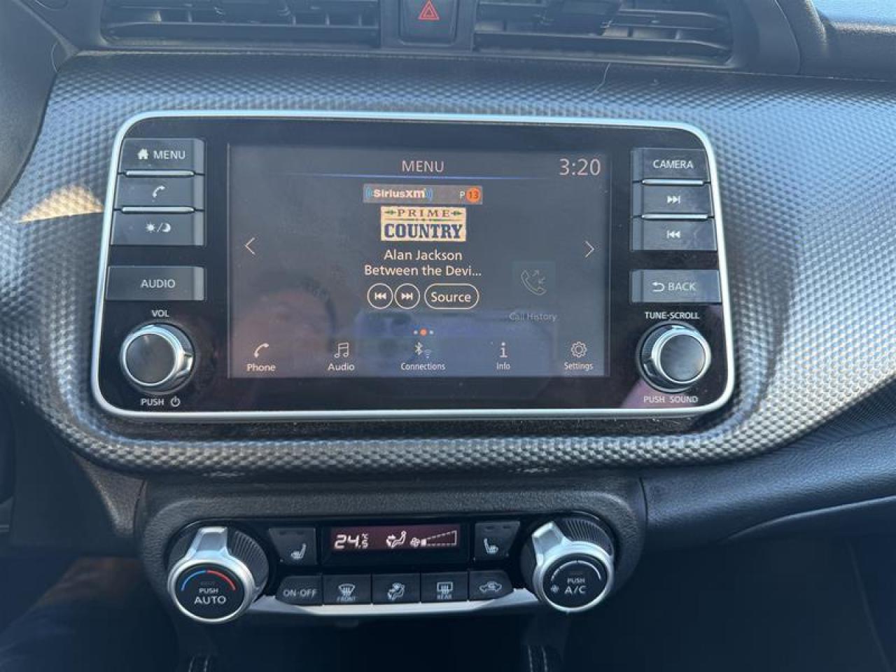 2020 Nissan Kicks SV CVT Photo