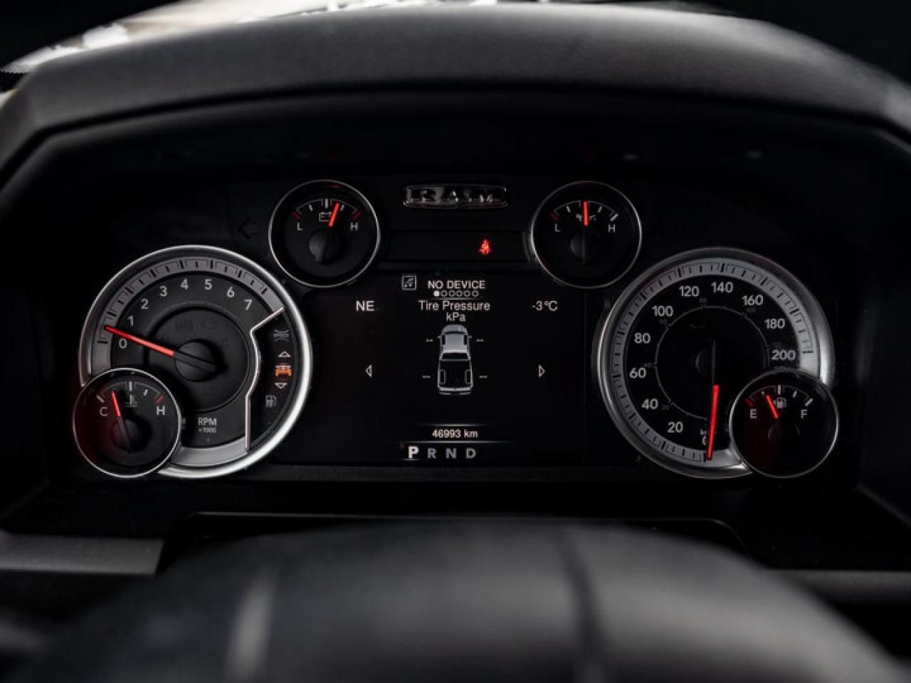 2023 RAM 1500 Classic EXPRESS Photo3