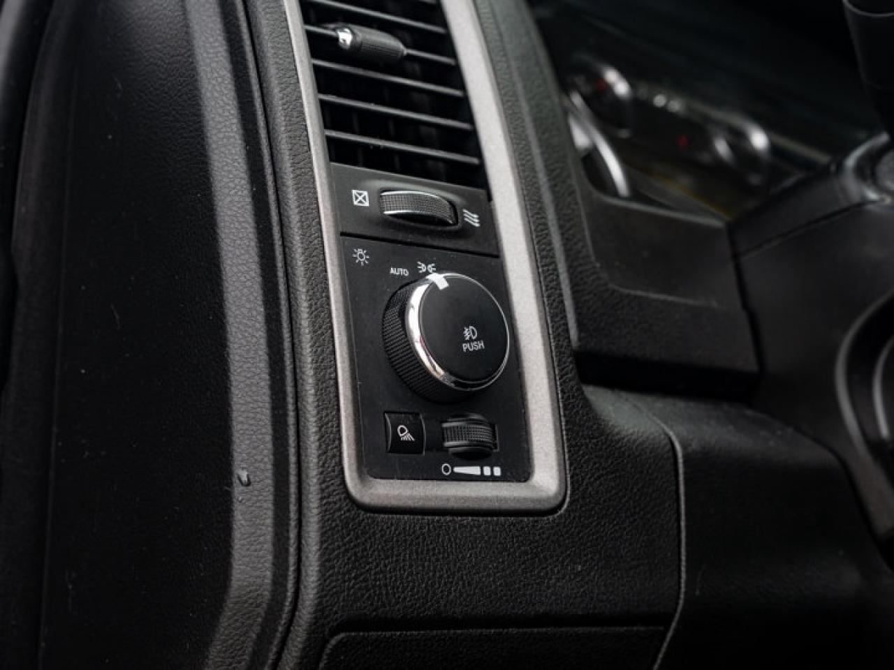 2023 RAM 1500 Classic EXPRESS Photo