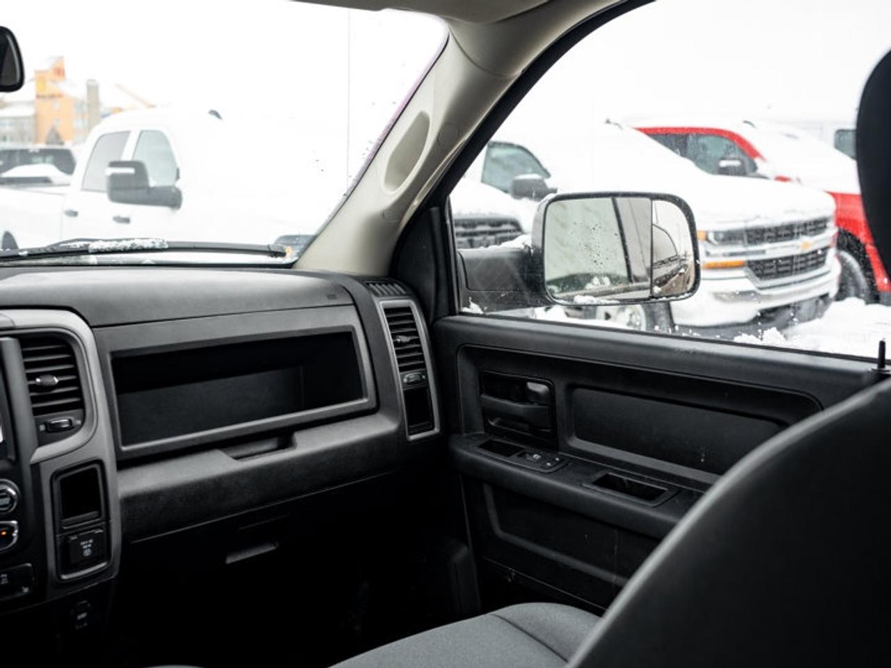 2023 RAM 1500 Classic EXPRESS Photo