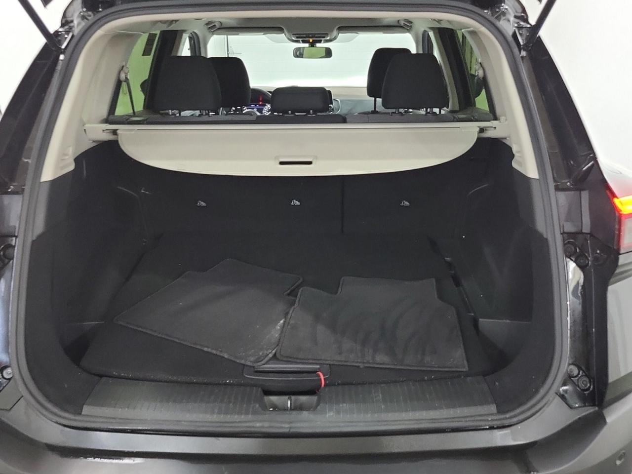 2023 Nissan Rogue SV MOONROOF Photo