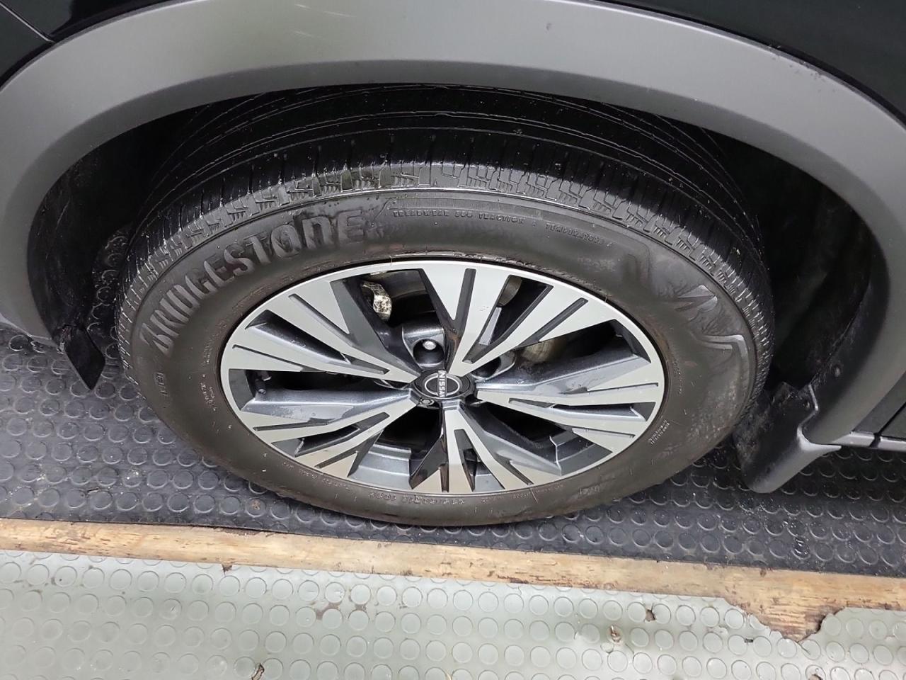 2023 Nissan Rogue SV MOONROOF Photo