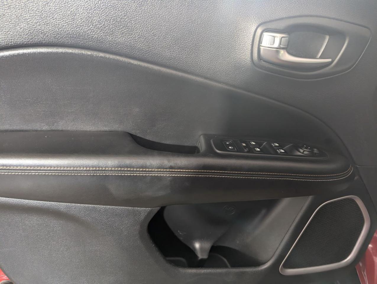 2018 Jeep Compass North LATITUDE WITH LEATHER!! Photo