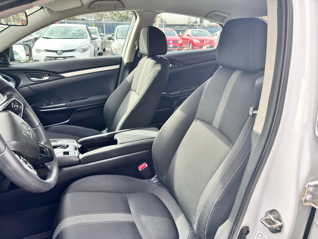 2019 Honda Civic FINANCING AVAILABLE Photo9