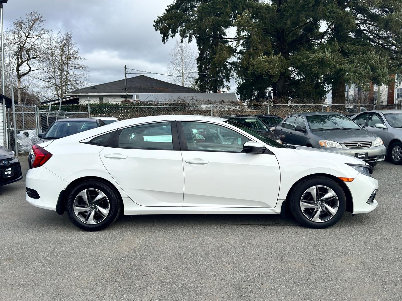 2019 Honda Civic FINANCING AVAILABLE Photo4
