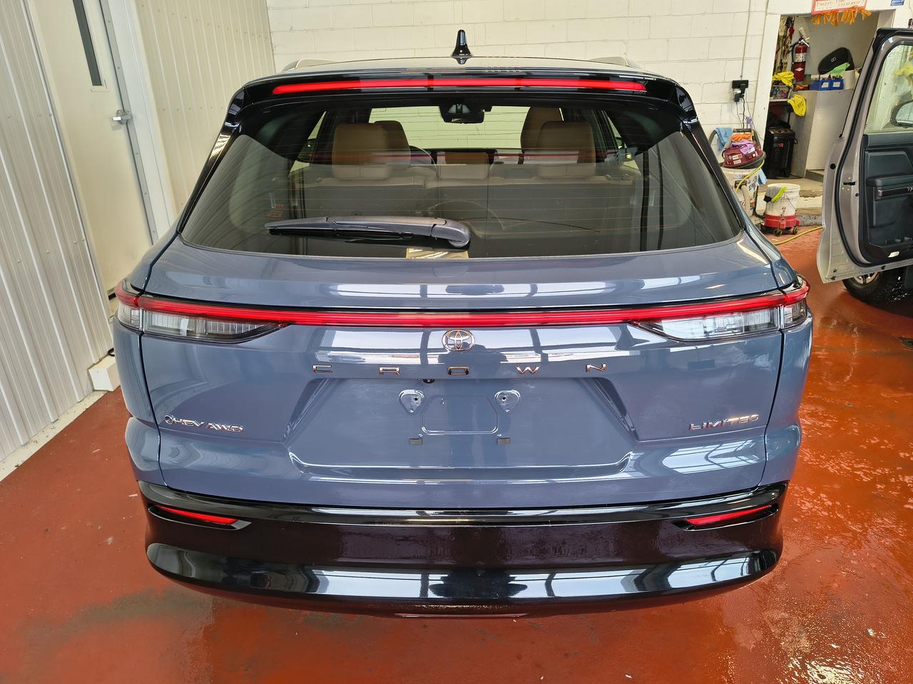 2025 Toyota Crown Signia Limited Photo0