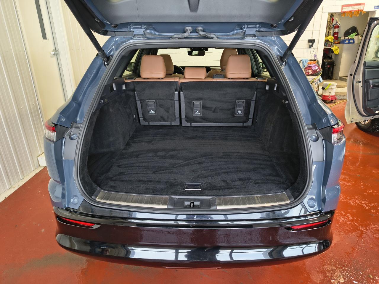 2025 Toyota Crown Signia Limited Photo