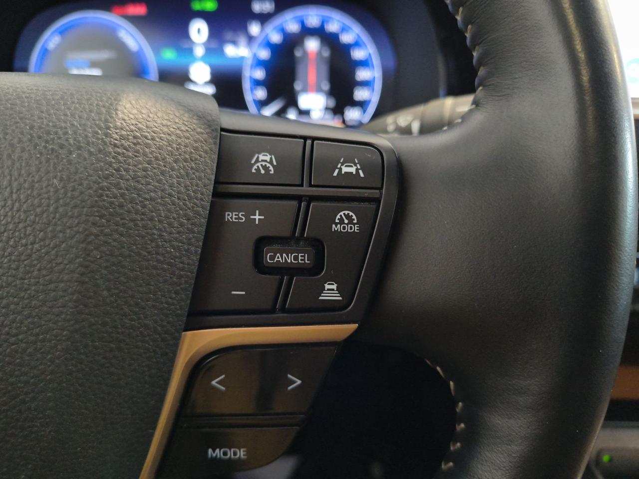 2025 Toyota Crown Signia Limited Photo0