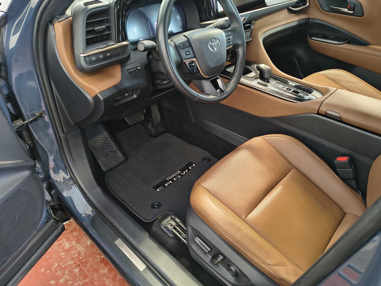 2025 Toyota Crown Signia Limited Photo0