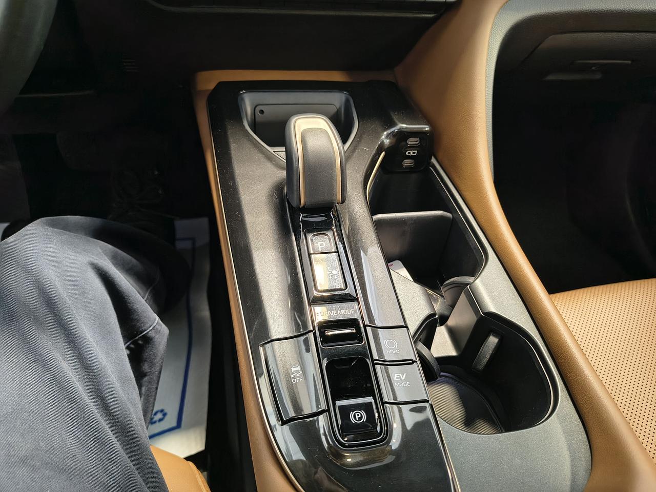 2025 Toyota Crown Signia Limited Photo0