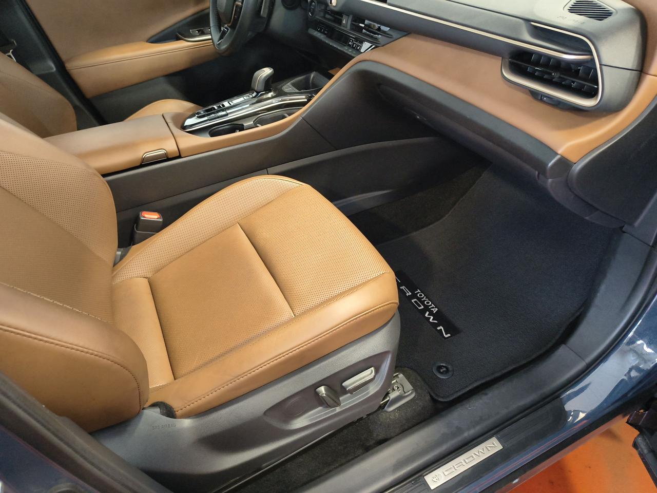 2025 Toyota Crown Signia Limited Photo0