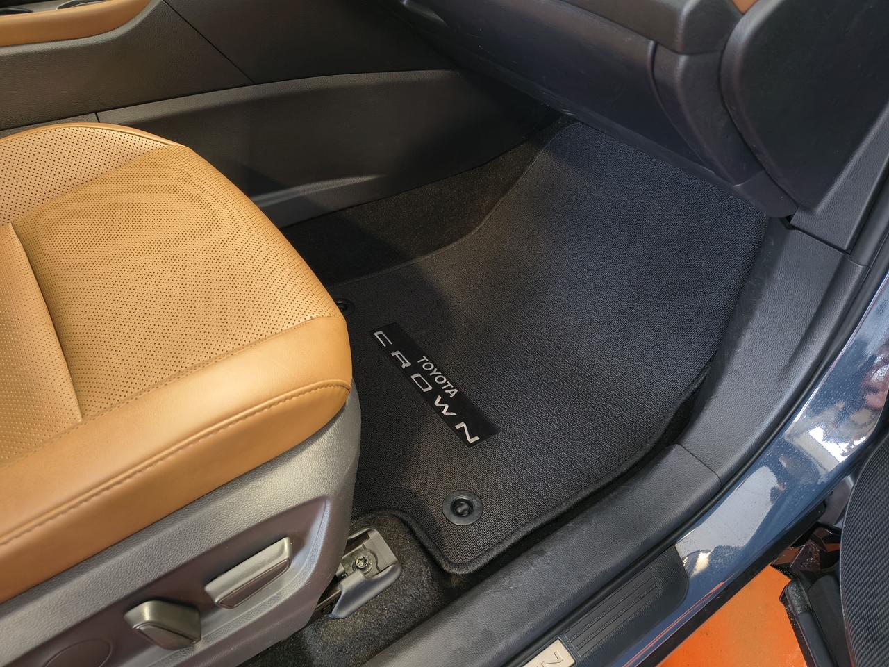 2025 Toyota Crown Signia Limited Photo0