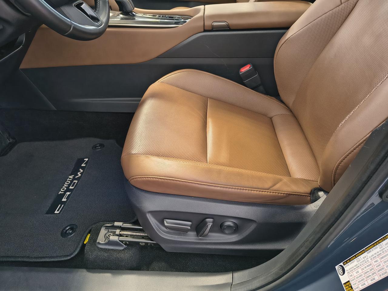 2025 Toyota Crown Signia Limited Photo