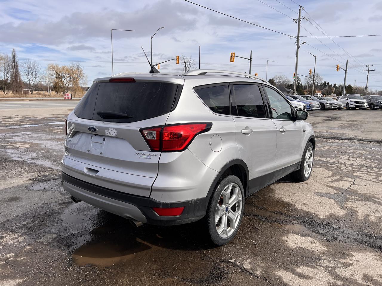 2019 Ford Escape Titanium Photo2