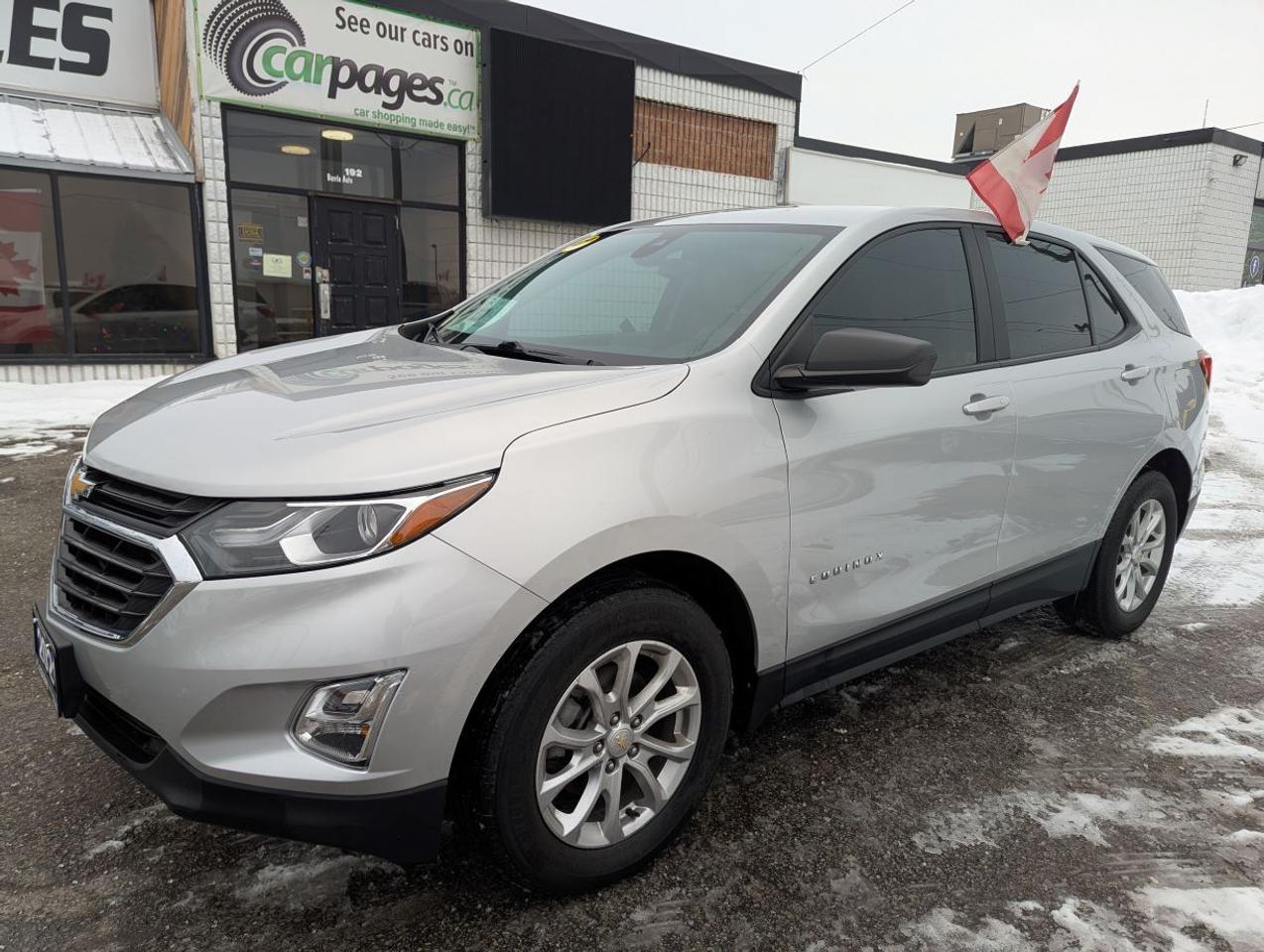2021 Chevrolet Equinox LS WITH APPLE CARPLAY!! Photo2