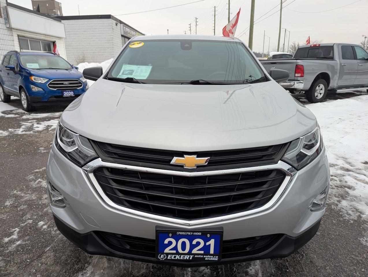 2021 Chevrolet Equinox LS WITH APPLE CARPLAY!! Photo3
