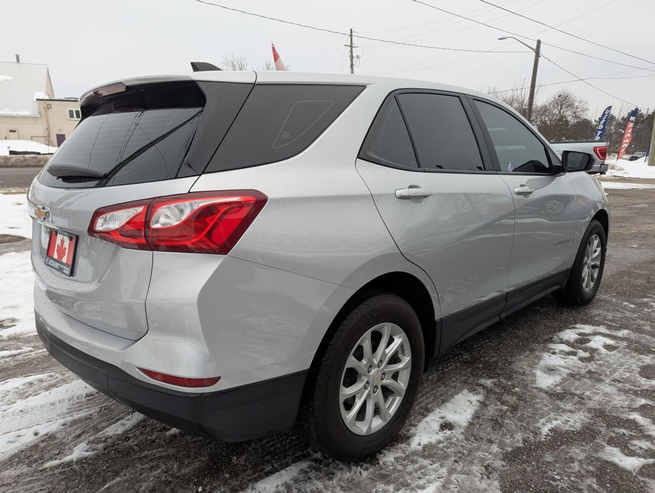 2021 Chevrolet Equinox LS WITH APPLE CARPLAY!! Photo