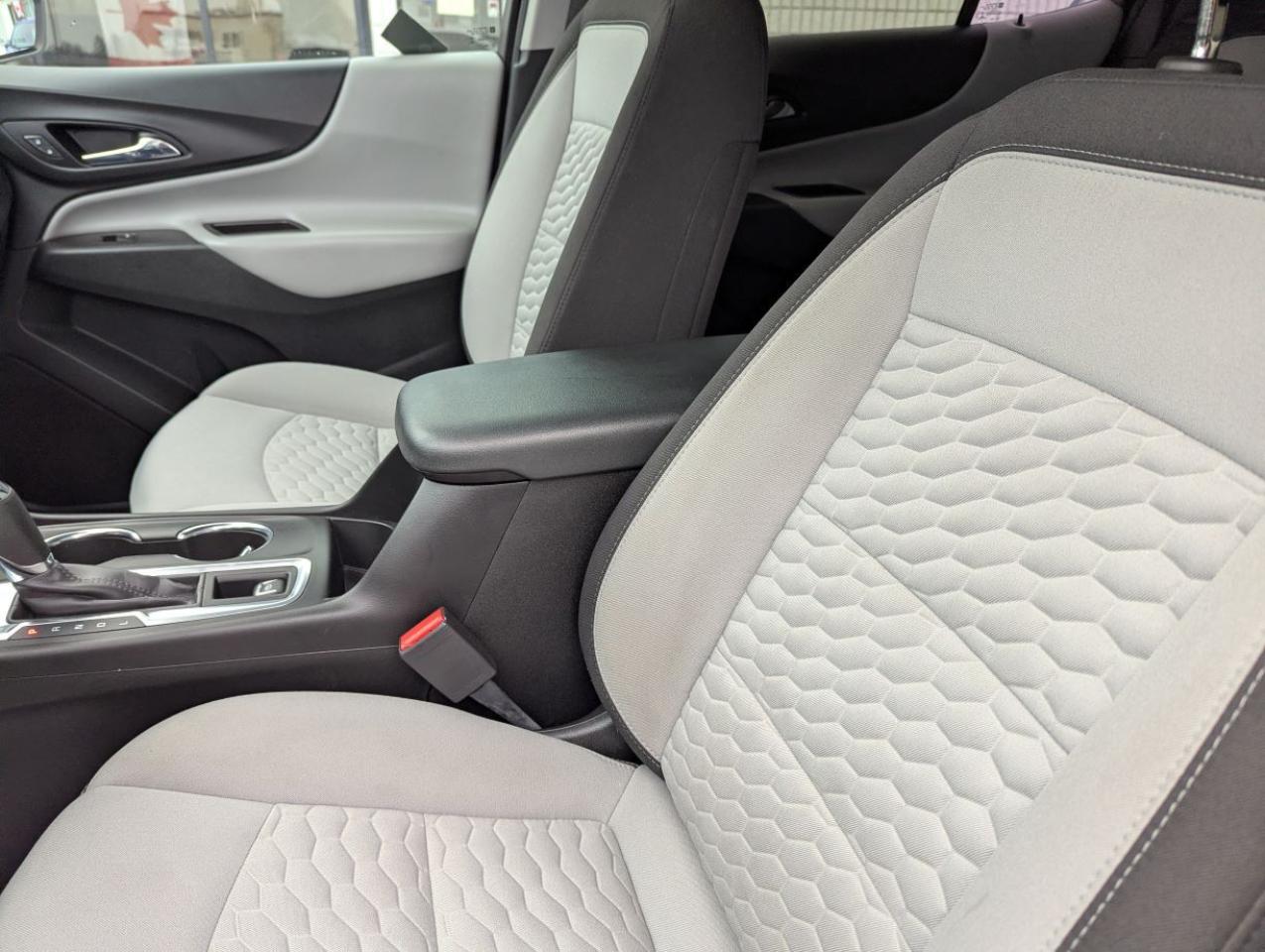 2021 Chevrolet Equinox LS WITH APPLE CARPLAY!! Photo