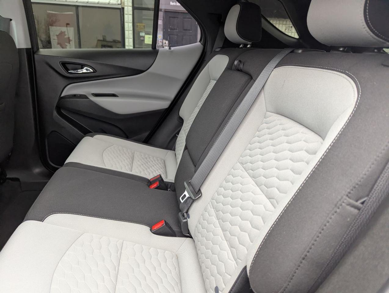 2021 Chevrolet Equinox LS WITH APPLE CARPLAY!! Photo