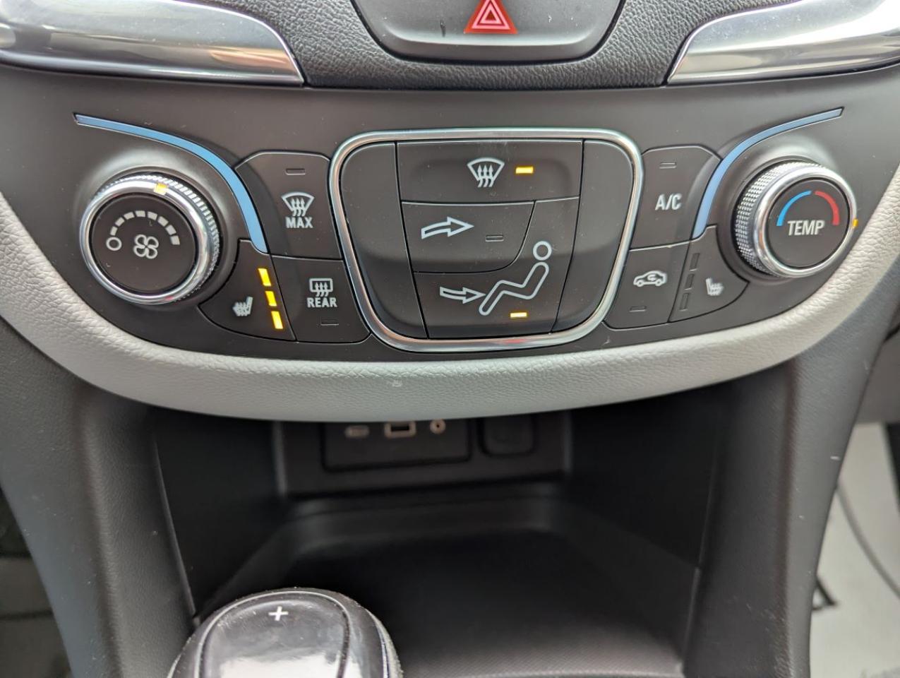 2021 Chevrolet Equinox LS WITH APPLE CARPLAY!! Photo