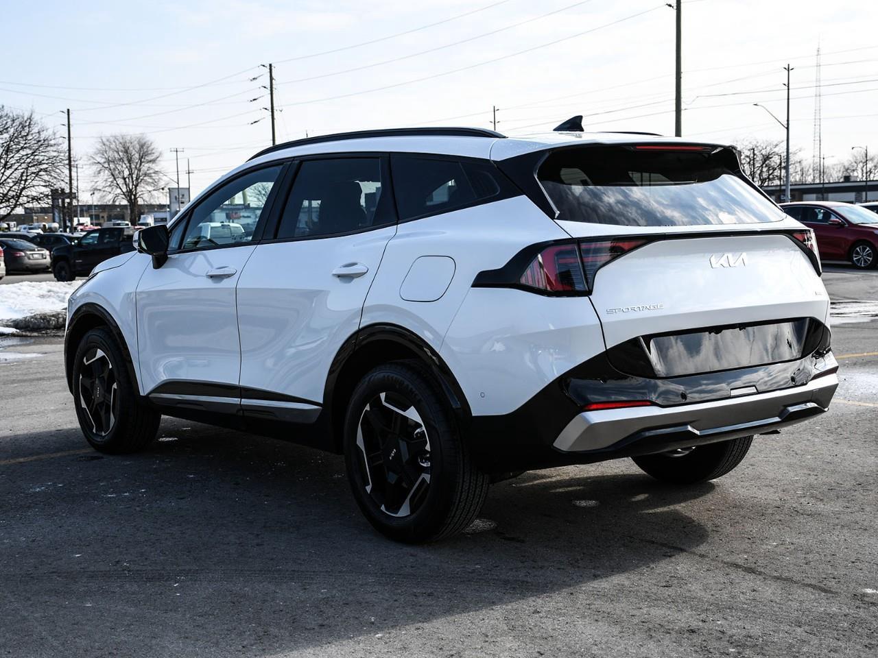 2026 Kia Sportage Hybrid SX w/Red Interior 2026 Kia Sportage Hybrid – SX Photo3