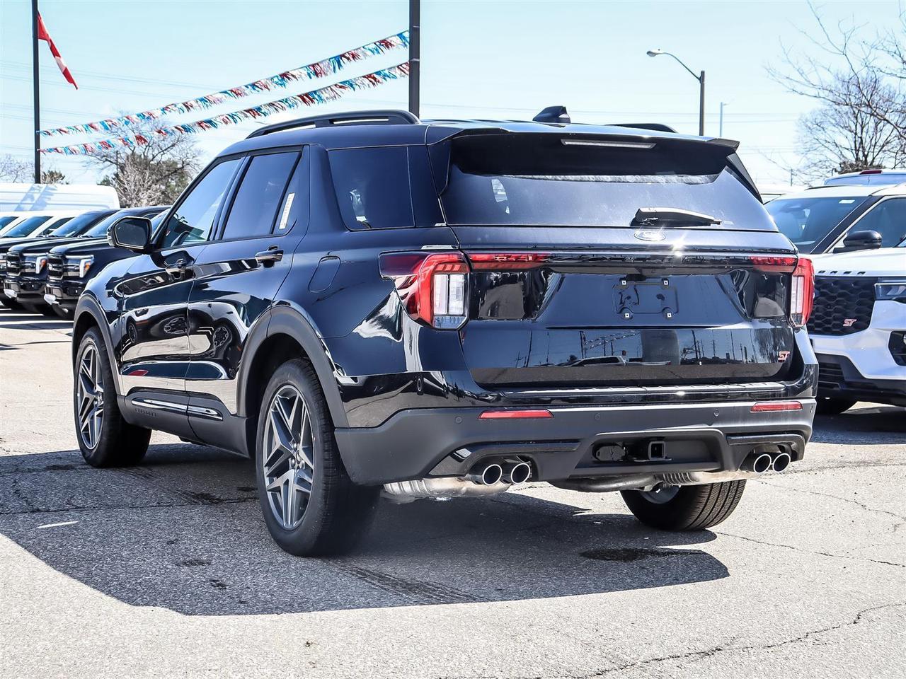 2026 Ford Explorer ST Photo4