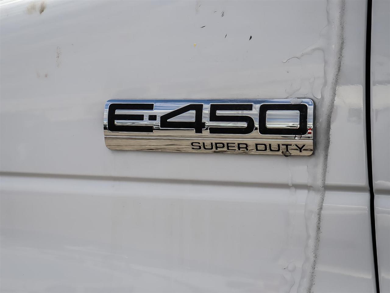 2021 Ford E450 Cutaway Power Lift Gate | 16' Cube Van | Low KM | Photo