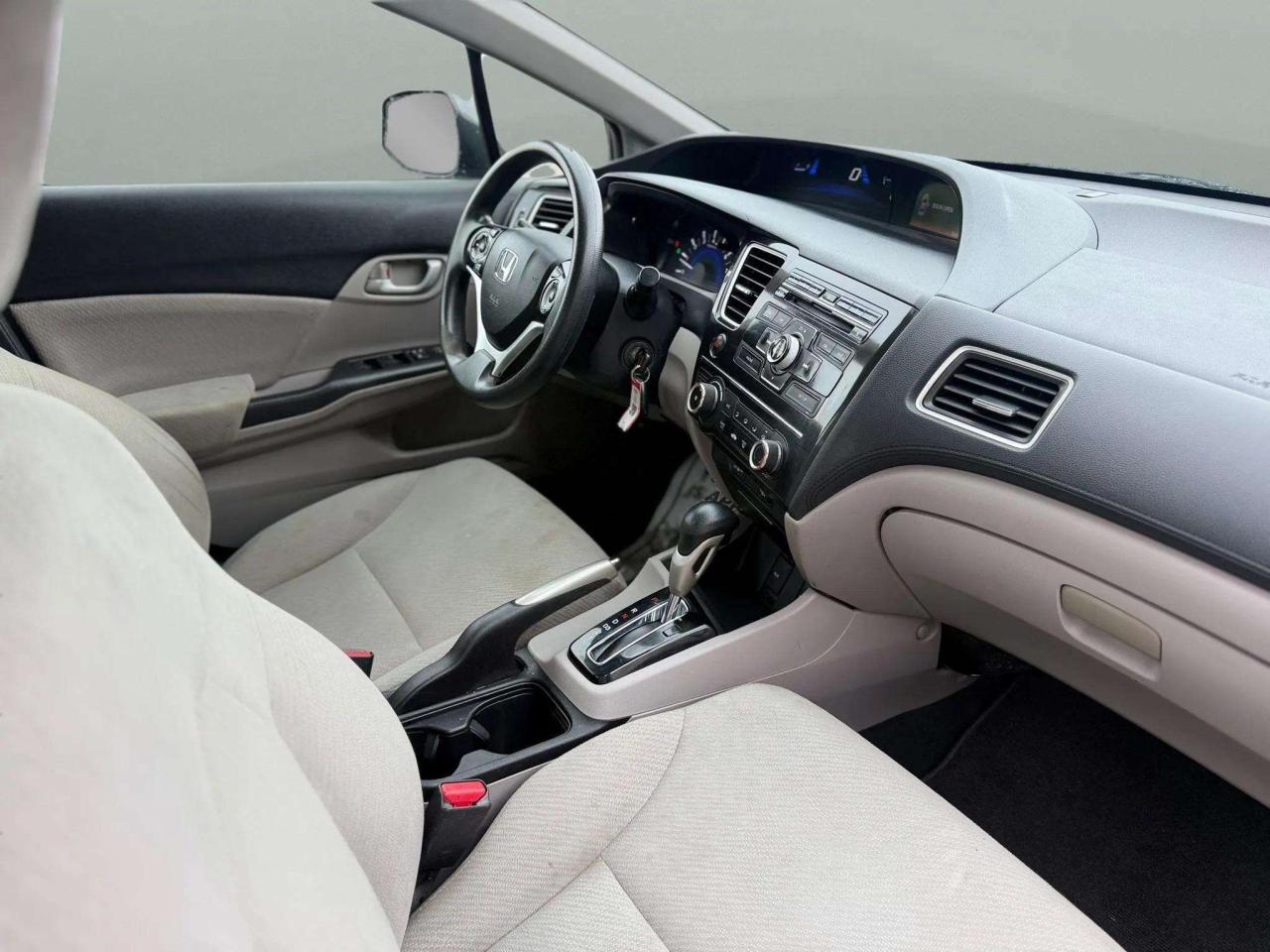 2013 Honda Civic 4dr Auto LX Photo