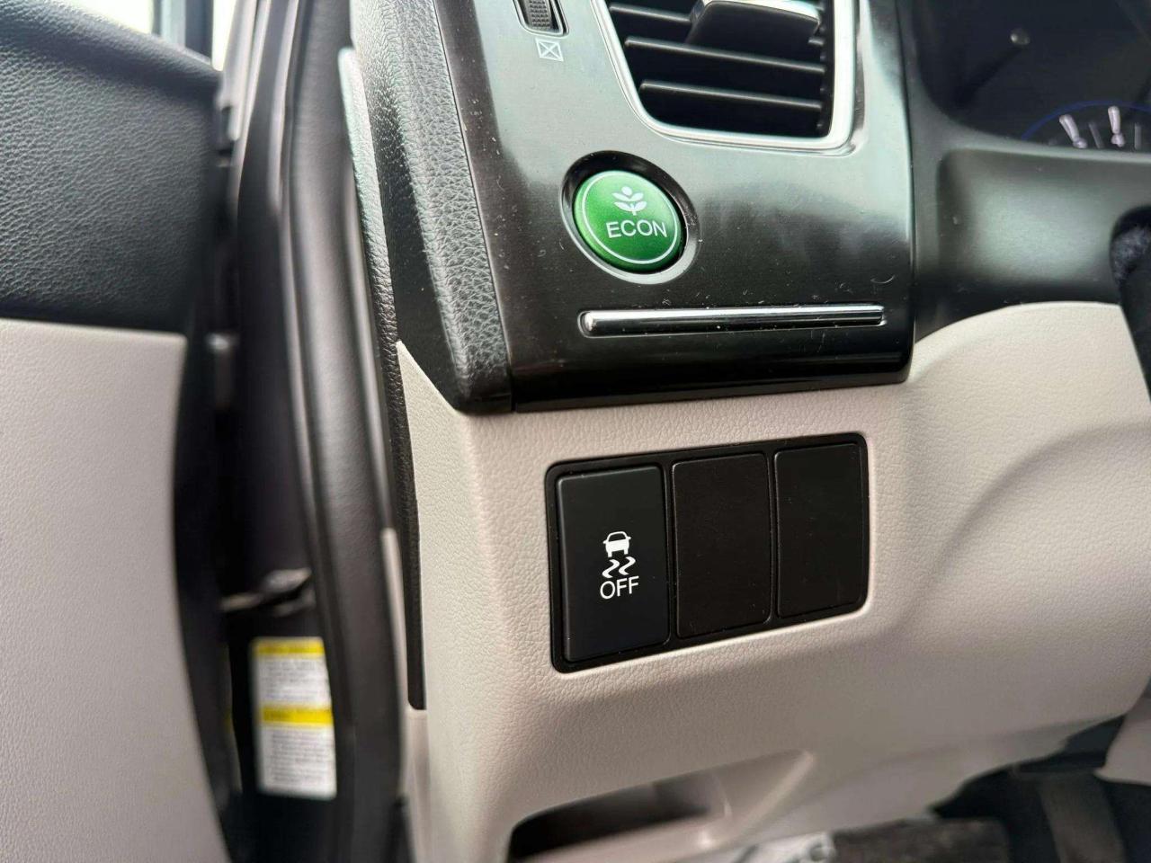 2013 Honda Civic 4dr Auto LX Photo