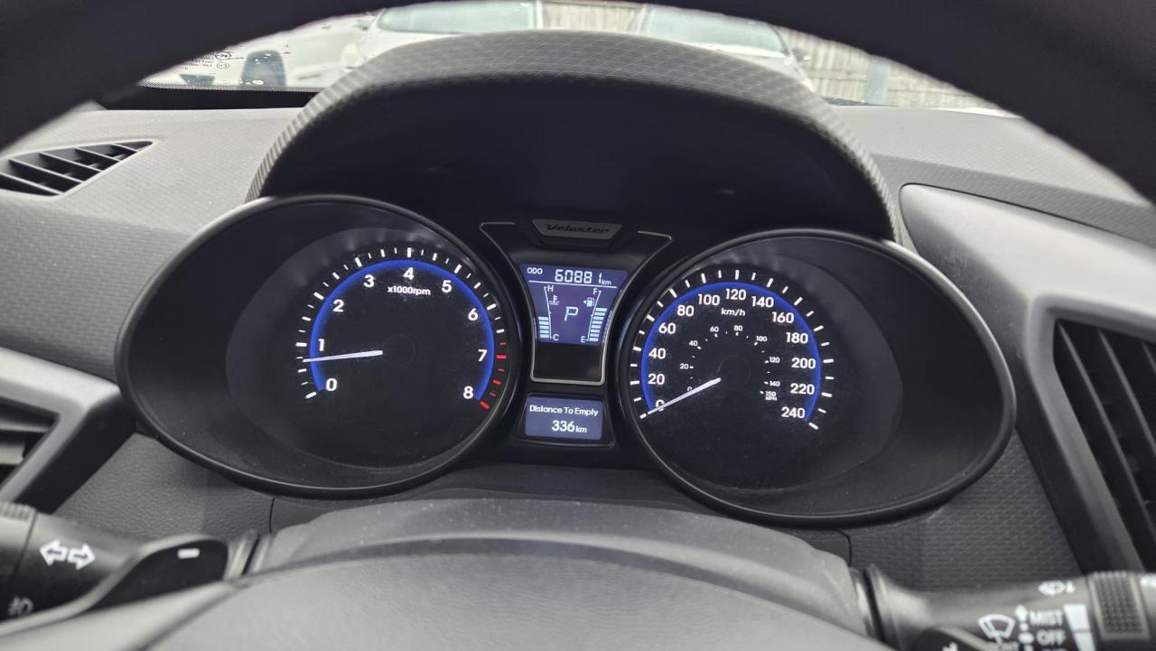 2014 Hyundai Veloster TURBO, AUTO, LEATHER, ONLY 60,000KMS, CERT Photo