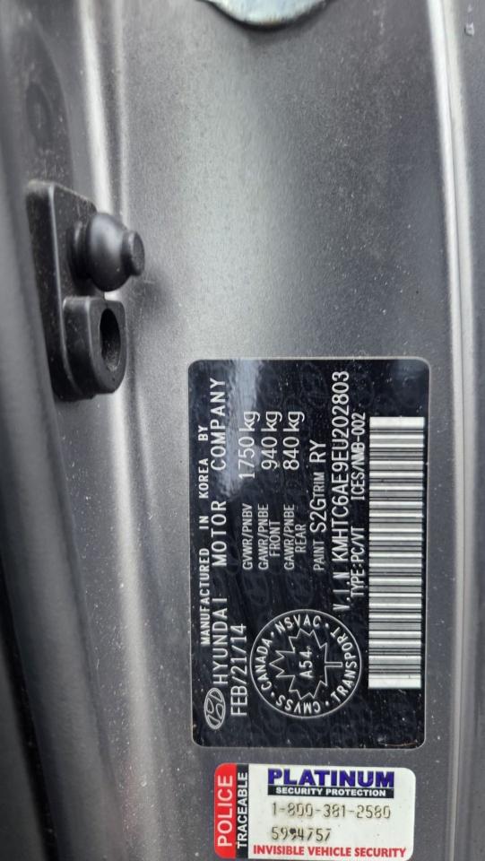 2014 Hyundai Veloster TURBO, AUTO, LEATHER, ONLY 60,000KMS, CERT Photo