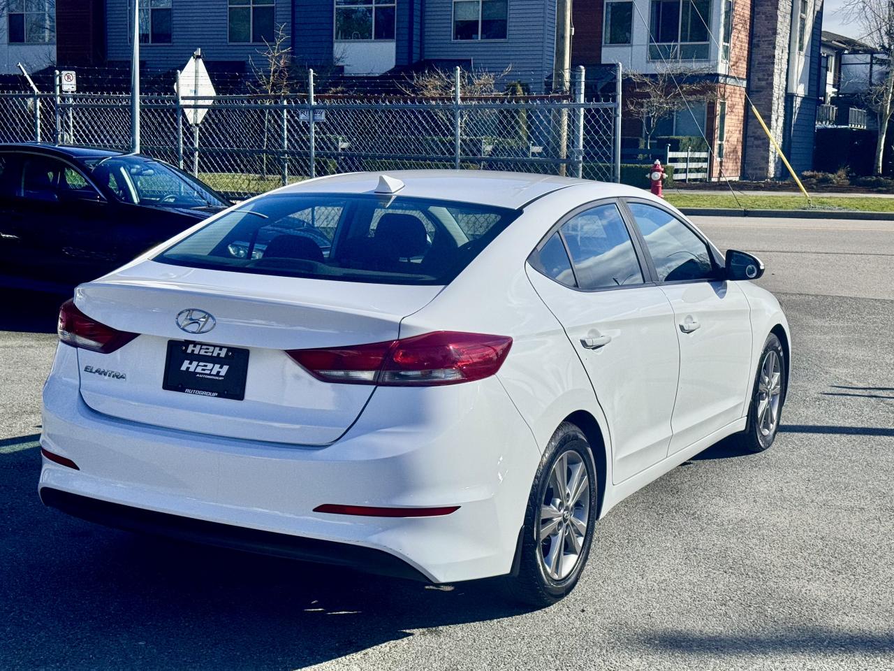 2018 Hyundai Elantra FINANCING AVAILABLE Photo5