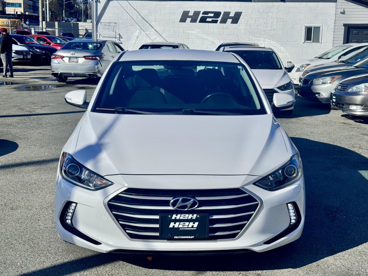 2018 Hyundai Elantra FINANCING AVAILABLE Photo2